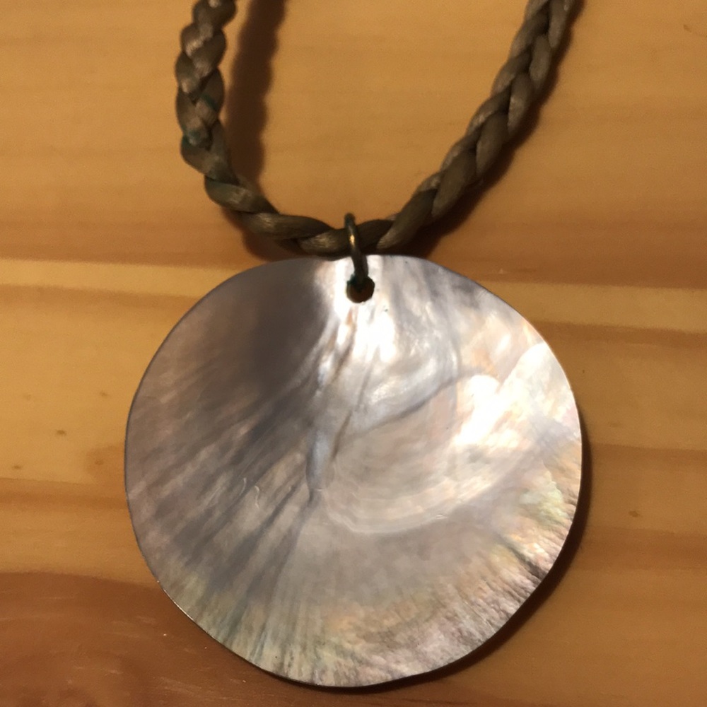 Shell Necklace - Picture 4 of 6